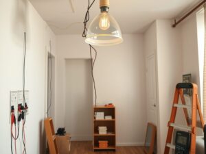 Ile kosztuje wymiana instalacji elektrycznej w mieszkaniu w bloku i co na to wpływa najbardziej