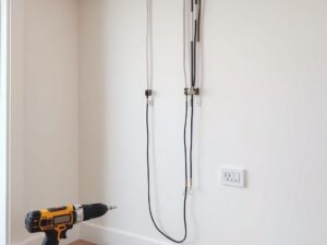 Wymiana instalacji elektrycznej bez kucia ścian: kiedy i jak zastosować alternatywne metody montażu